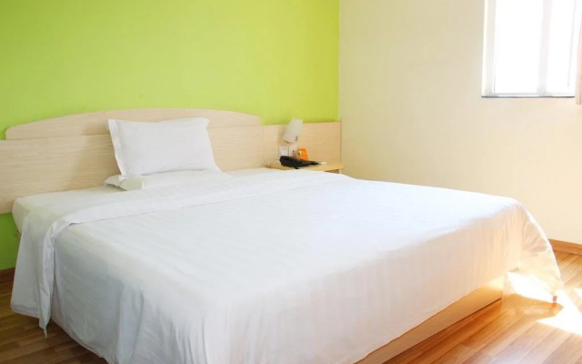IU Hotel Huanggang Ronghui Pedestrian Zone