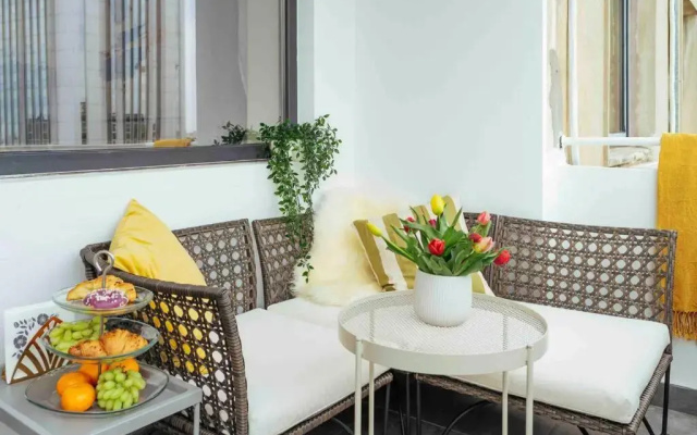 Sunny 2BR Flat-Top Location-Amazing Views