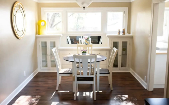 QUAINT UPDATED 2-BEDROOM HOUSE IN GLENDALE (p2)