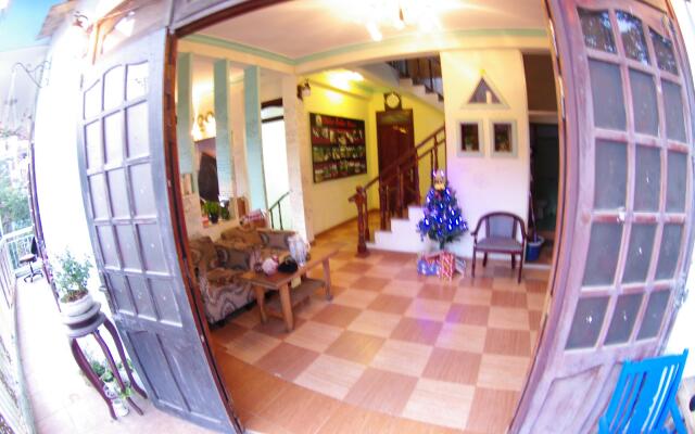 Отель Dalat Coffee House Homestay Далат вид на фасад