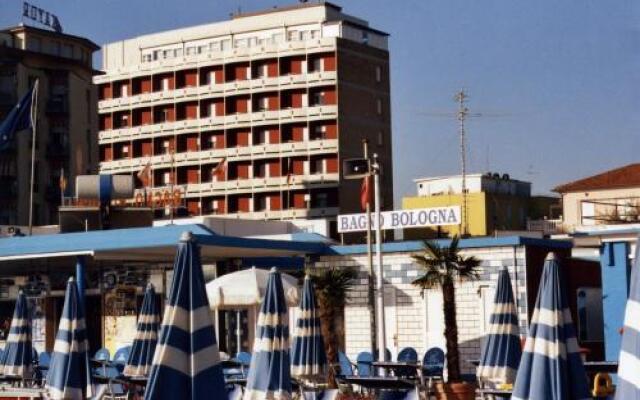 Hotel Metropol Гаттео-а-Маре вид на фасад