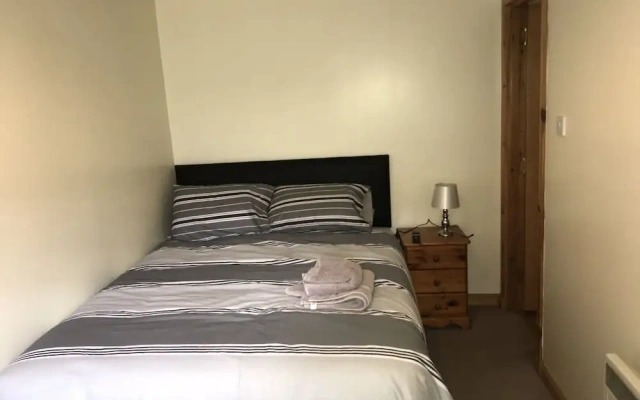 2 Varis Apartments