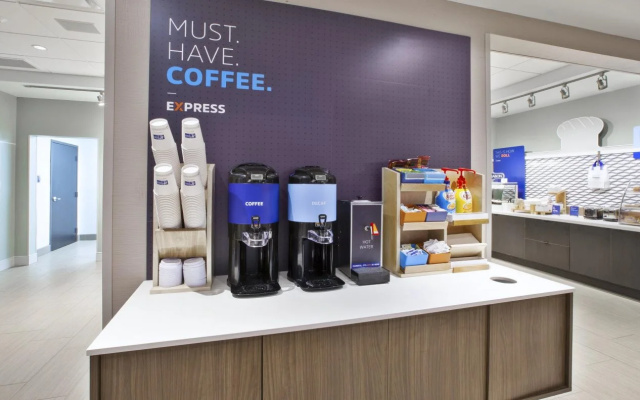 Holiday Inn Express & Suites Okemos - University Area by IHG