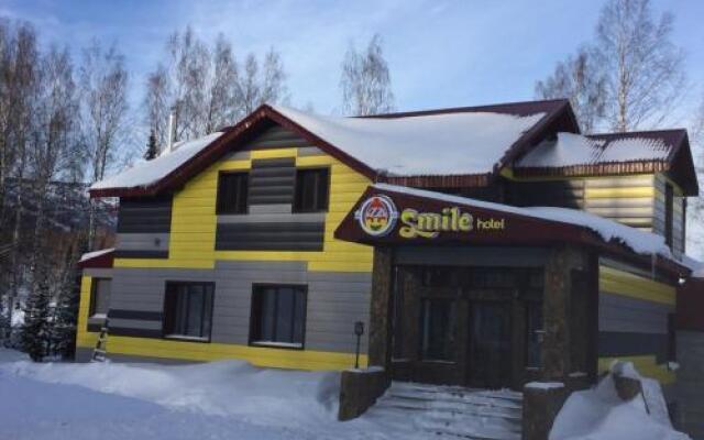 Гостиница Guest House Smile в Шерегеше отзывы, цены и фото номеров - забронировать гостиницу Guest House Smile онлайн Шерегеш вид на фасад
