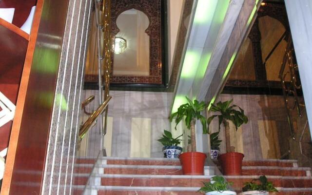 Отель Hostal Nevot вид на фасад