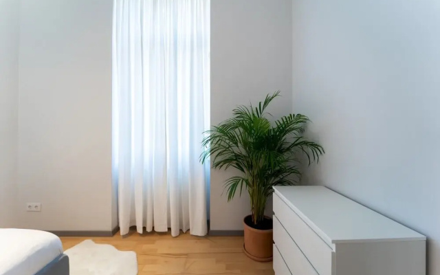 Beautiful and Sunny 2bdr Apartment