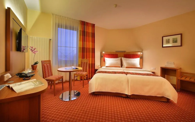 Maximilian Lifestyle Resort