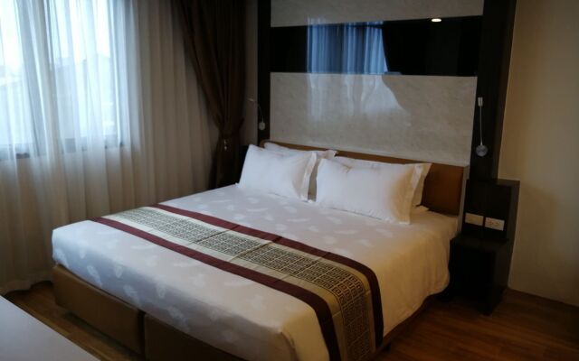 Golden Jomtien Beach Hotel 1