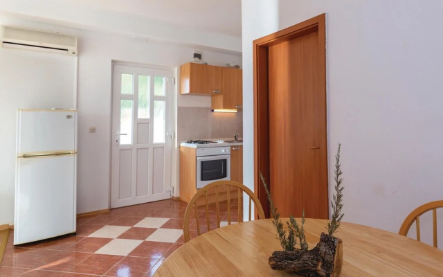 Nice Home in Zivogosce With Wifi and 2 Bedrooms