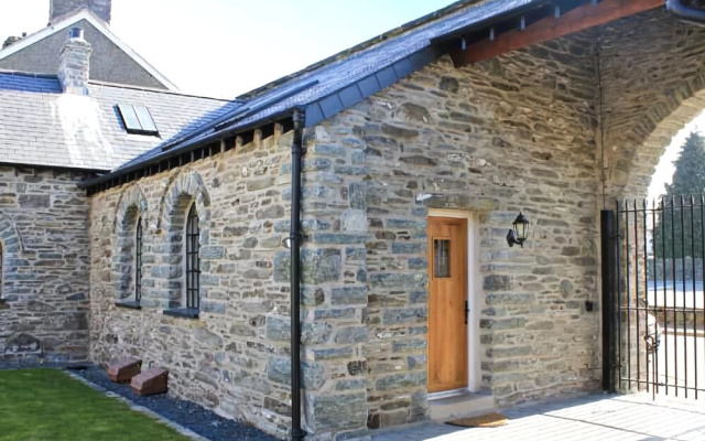 4 Bythynnod yr Aran