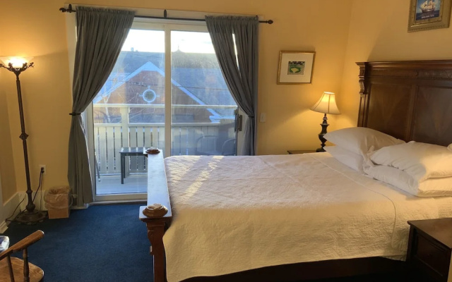 Brasswood Inn