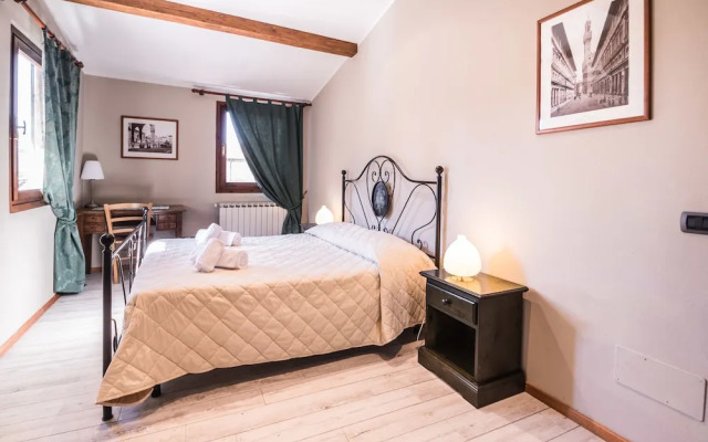 A Few Steps to The Duomo Elegant 2BD Apt