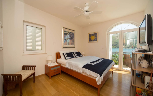 Villa Almadria Luxury Bed & Breakfast