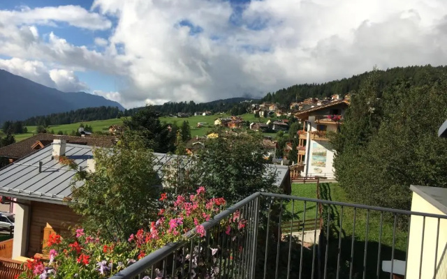Hotel Enrosadira