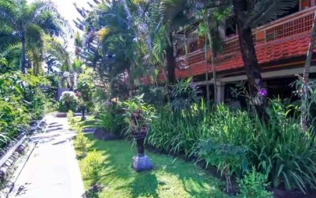 Отель Dewa Bharata Bungalows Legian Индонезия, Кута - отзывы, цены и фото номеров - забронировать отель Dewa Bharata Bungalows Legian онлайн