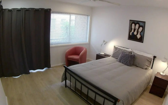 2 Bedroom Apartment in Surfers Central