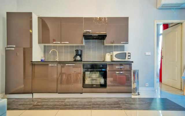 Lusso 5 beds Central Apartment