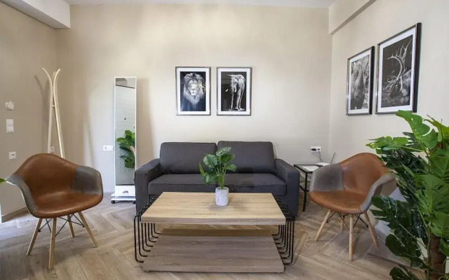 Privilege Apt with Private Yard- Parking