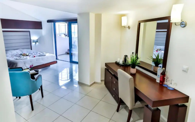 Galini Private Pool Suites with Sea View