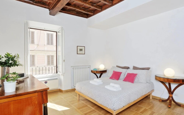 Charme Monti Small Terrace
