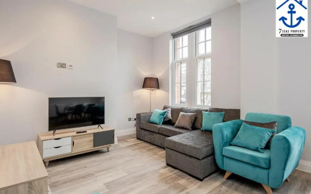 Luxury Apartment High Street Maidenhead w Parking