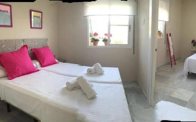 Отель Hostal Jardín de la Alameda вид на фасад