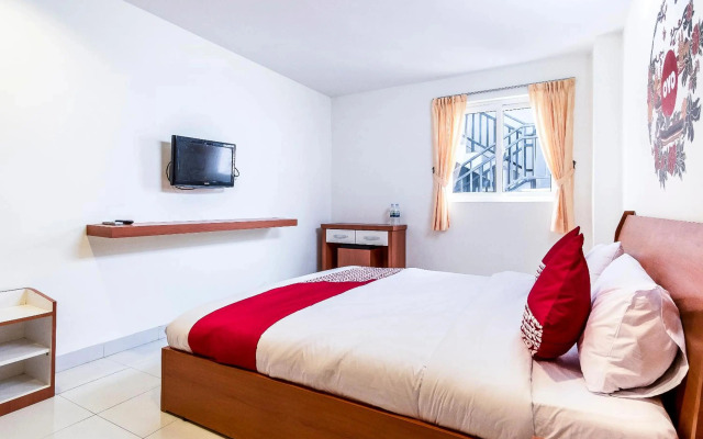 S White Hotel