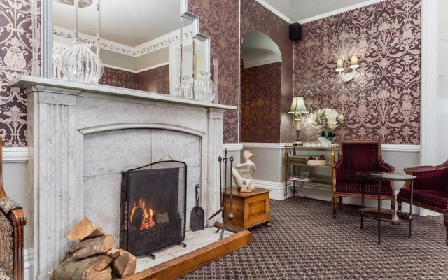 Lyzzick Hall Hotel