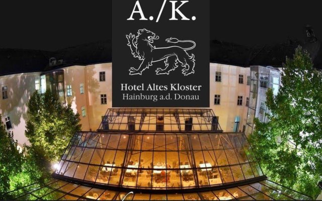Отель Altes Kloster Австрия, Хайнбург-на-Дунае - отзывы, цены и фото номеров - забронировать отель Altes Kloster онлайн вид на фасад