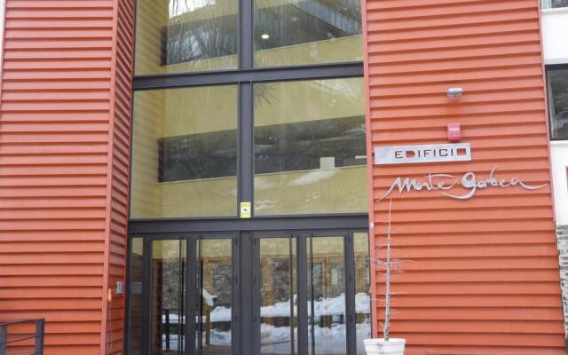 Отель Apartamentos GHM Gorbea вид на фасад