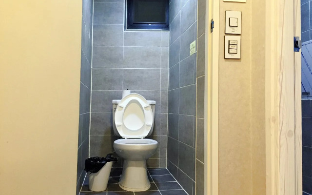 Flat B Hostel - Hostel