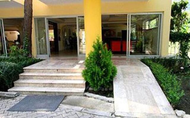 Imeros Hotel вид на фасад