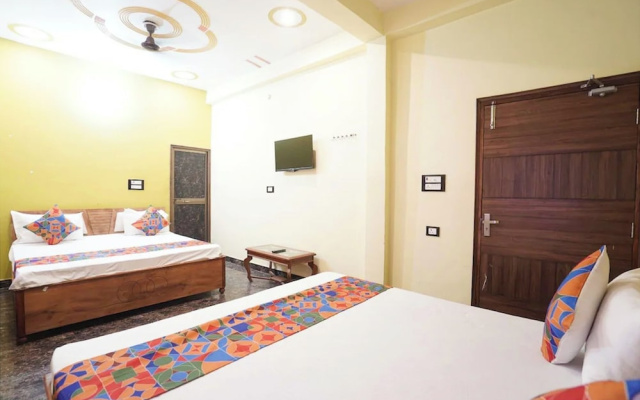 Hotel M-I-N-X Radhika Palace Ayodhya