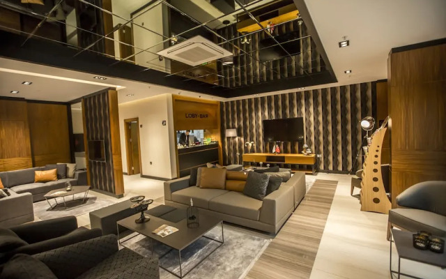 Honour Hotel