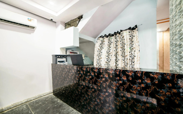 OYO 62329 Lucky Hotels