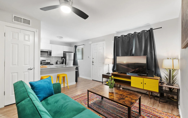 Stylish 1BR Near UT Highland Evonify
