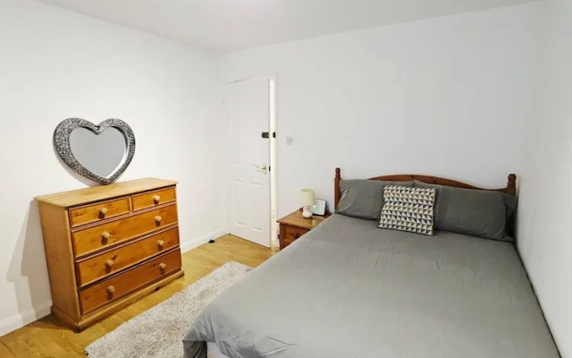 Egremont 2-br Flat With Free Parking & Wi-fi