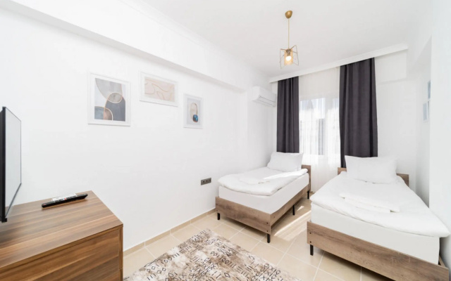 Fantastic Flat with Balcony and View in Aksu