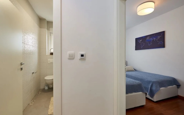 Enticing Holiday Home in Trogir near Sea Beach