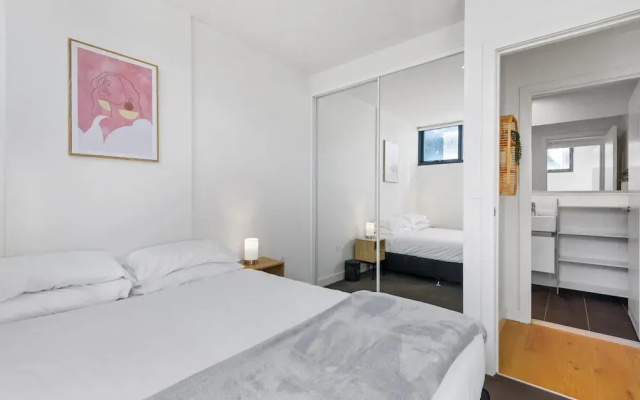 Cosy 1-bed With Private Balcony By Showgrounds