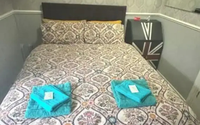 Runway Guest House - Adult Only