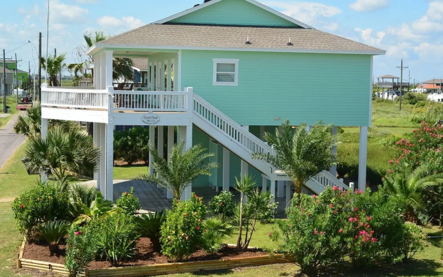 Parrot Head 3 Bedroom Home by RedAwning
