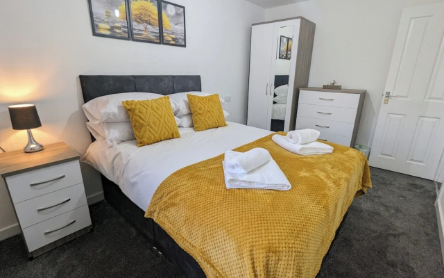 Burnley Entire House 4-bedrooms-sleeps 6-driveway