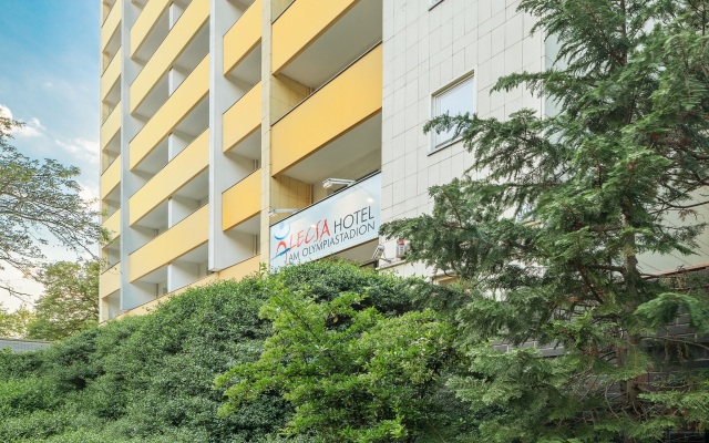 Отель Alecsa Hotel am Olympiastadion Германия, Берлин - отзывы, цены и фото номеров - забронировать отель Alecsa Hotel am Olympiastadion онлайн вид на фасад