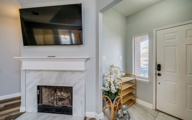 Pet Friendly! Renovated Arlington Home Near At&t