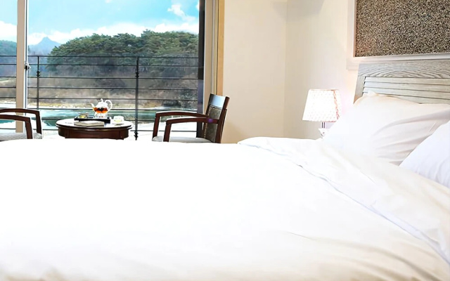 Yeongwol River Palace Pension