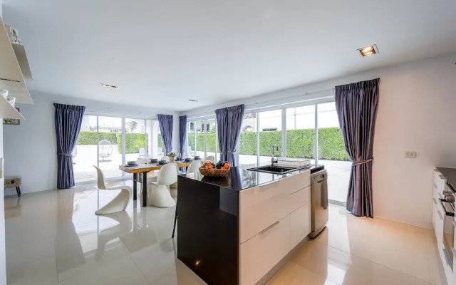 Modern 4 Bedrooms Pool Villa - VY