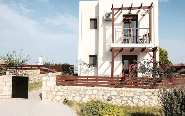 Sun-kissed Villa in Latsimas With Pool