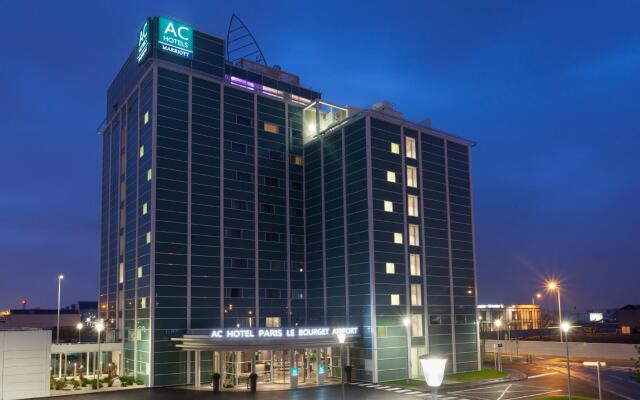 AC Hotel Paris Le Bourget Airport by Marriott вид на фасад