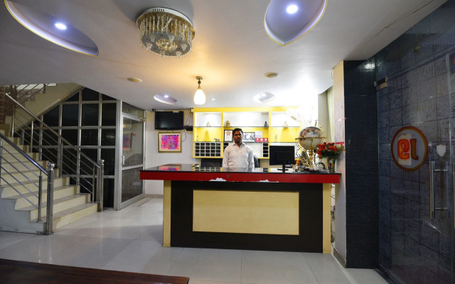 OYO 3311 Hotel Apple 9